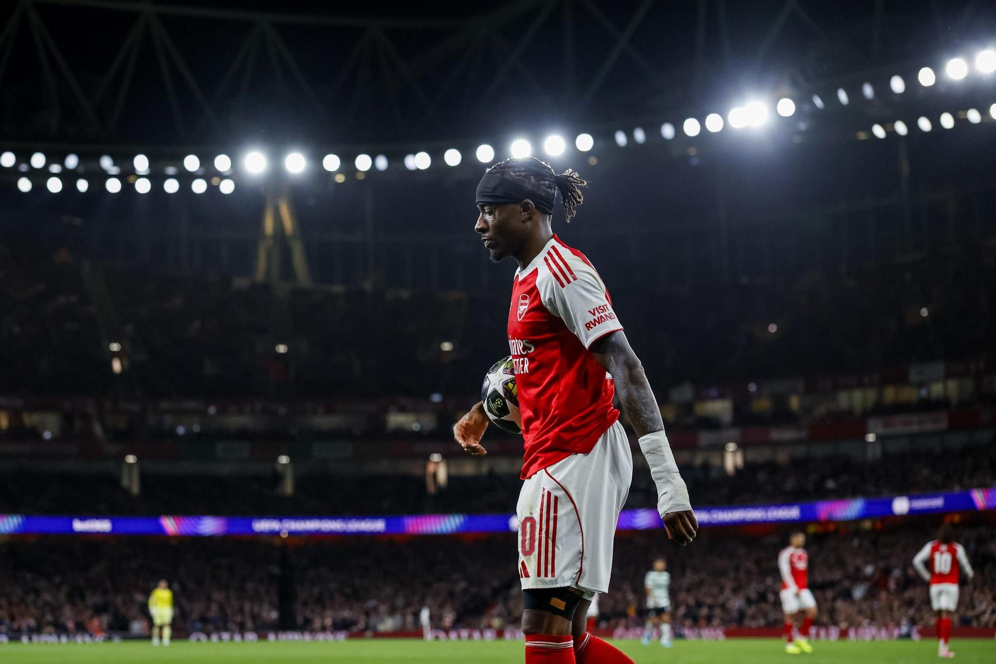 Noni Madueke con el Arsenal